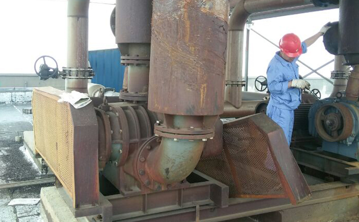 羅茨鼓風(fēng)機上門維修現(xiàn)場